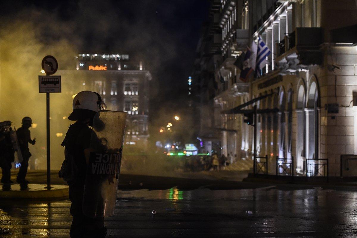 Yunanistan'da aşı karşıtları sokaklara döküldü