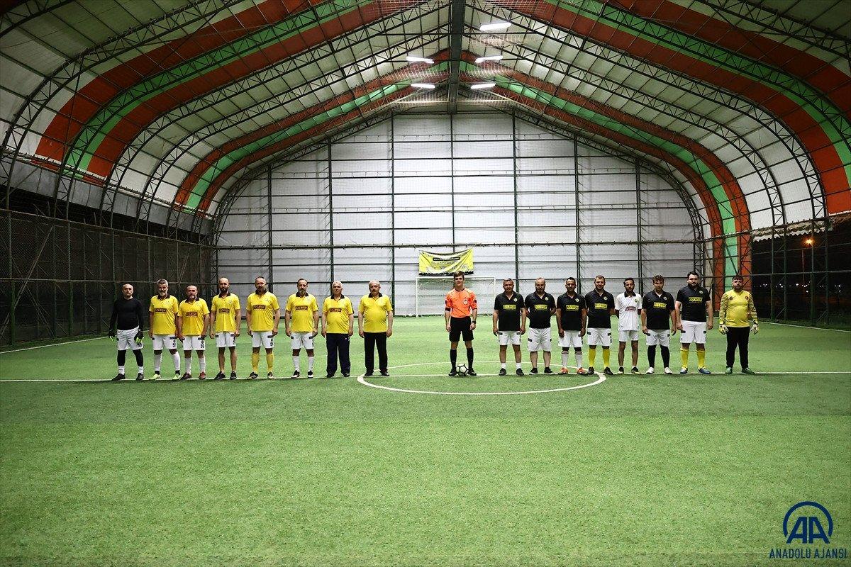 Mustafa Şentop, gazetecilerle halı saha maçı yaptı