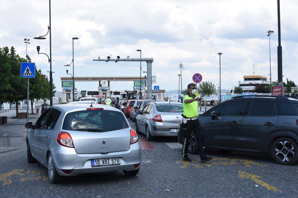 Çanakkale'de tatilin son günü dönüş yoğunluğu sürüyor