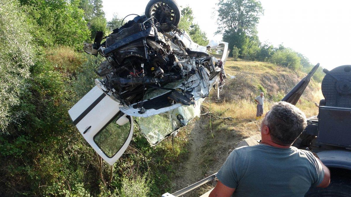 Samsun'da otomobil su kanalına uçtu