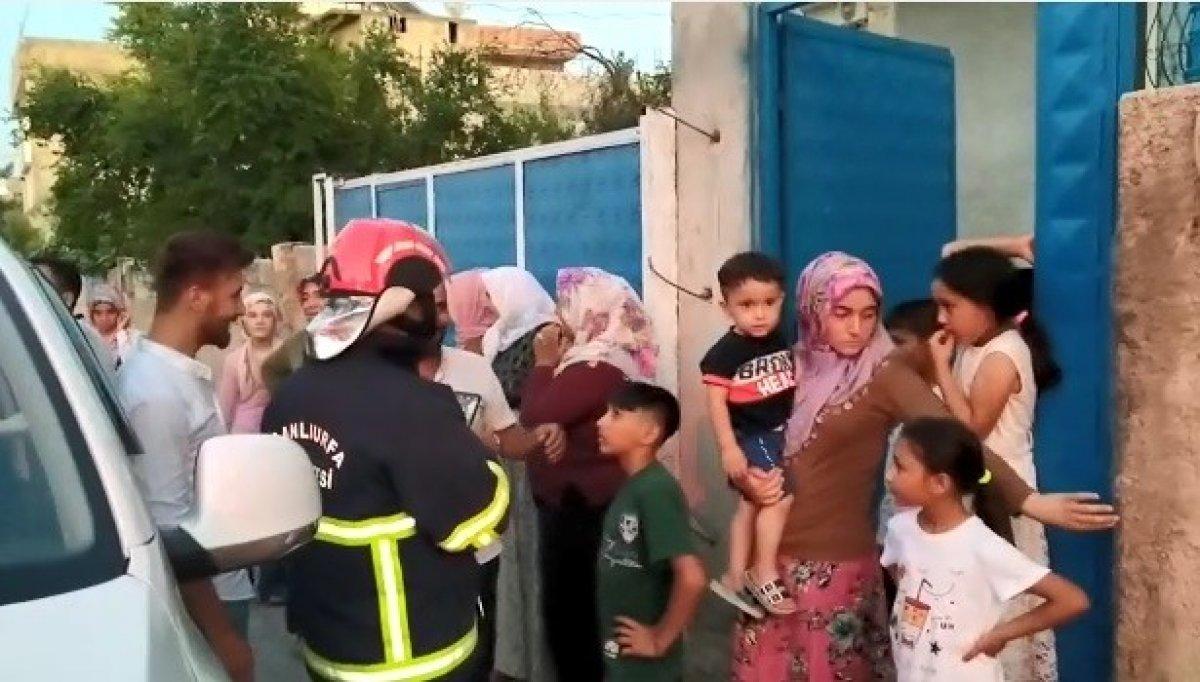 Şanlıurfa’da arabada kilitli kalan çocuk, cam sökülerek kurtarıldı