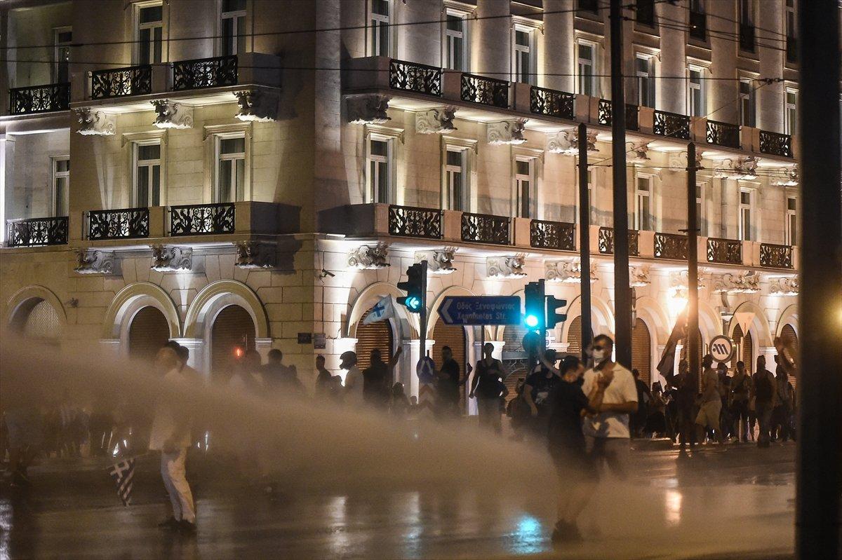 Yunanistan'da aşı karşıtları sokaklara döküldü