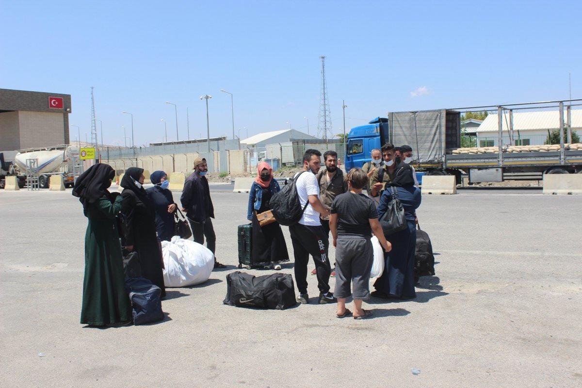 Suriyelilerin bayram sonrası Türkiye dönüşleri başladı