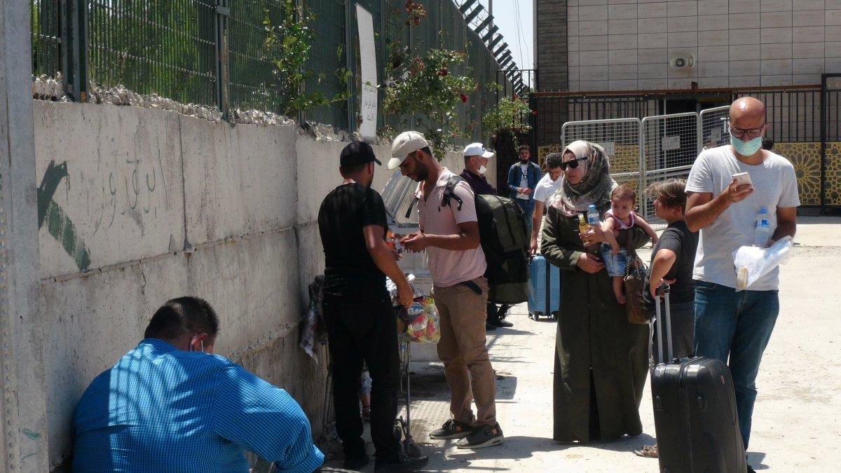 Suriyelilerin bayram sonrası Türkiye dönüşleri başladı