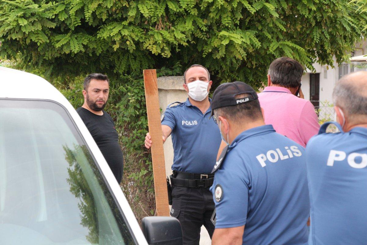 Tokat'ta sırasını beklemesini söyleyen doktora 'çivili tahta'yla saldırdı