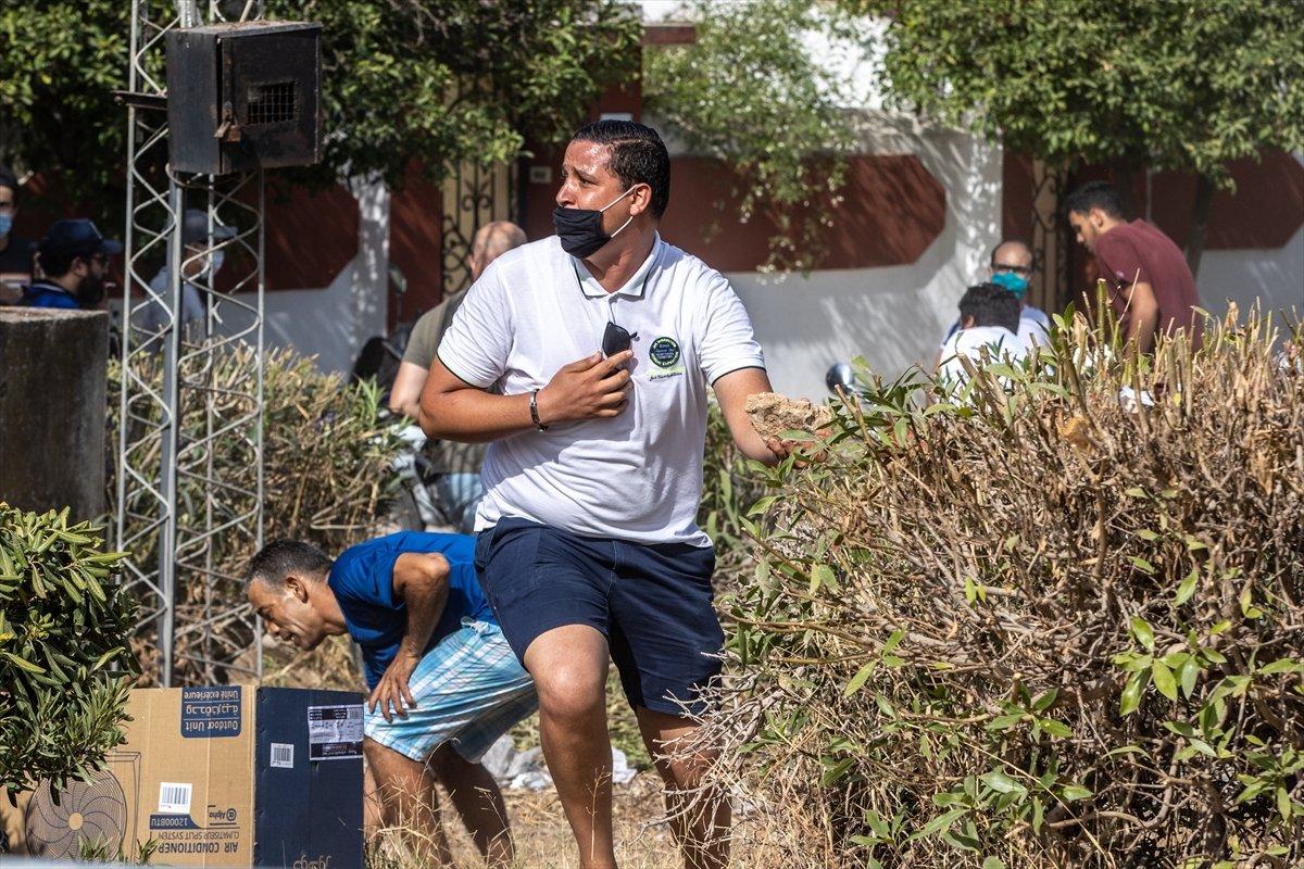 Tunus polisinden darbe karşıtları ve destekçilerine müdahale