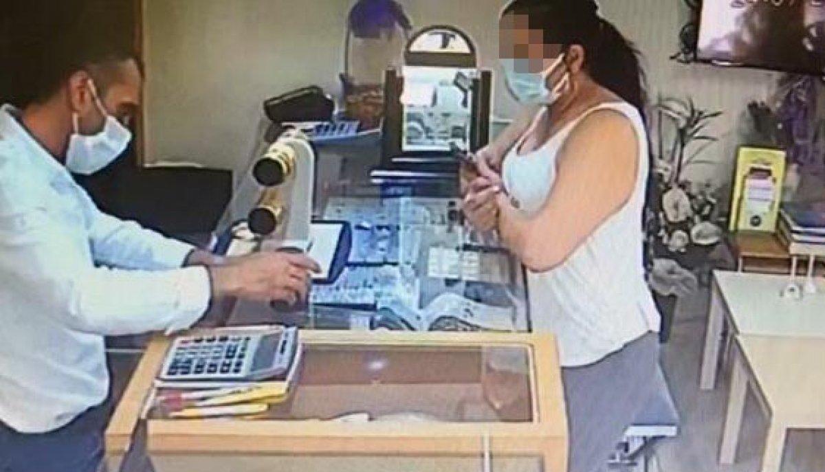 İzmir’de kuyumcuda hırsızlık kamerada