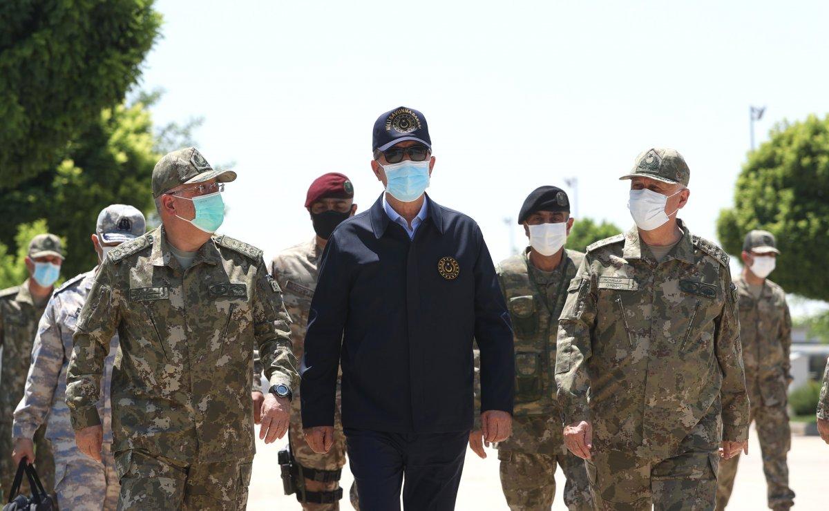 Hulusi Akar'ı taşıyan uçan acil iniş yaptı