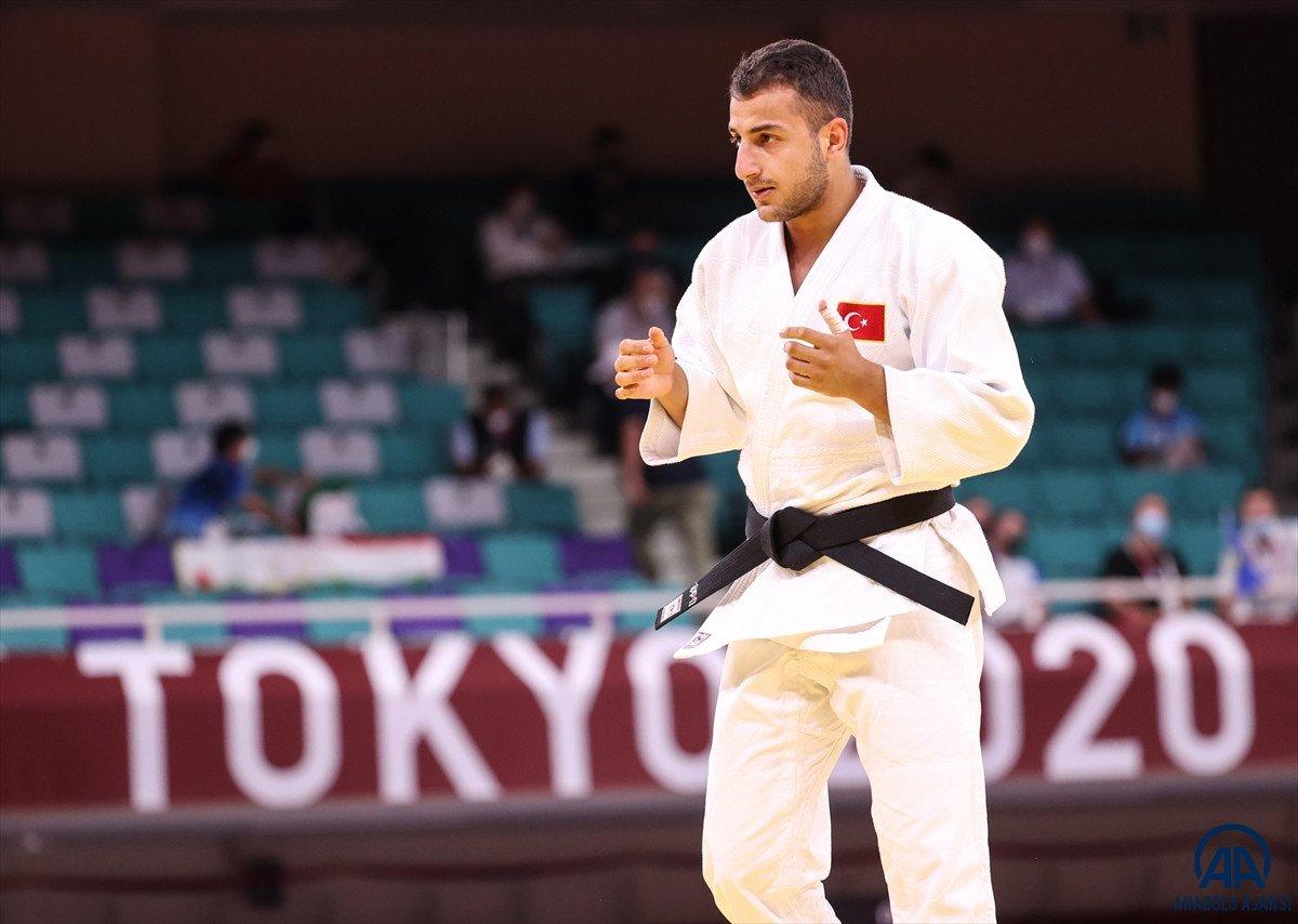 Bilal Çiloğlu Tokyo'da ippon ile son 16'ya kaldı