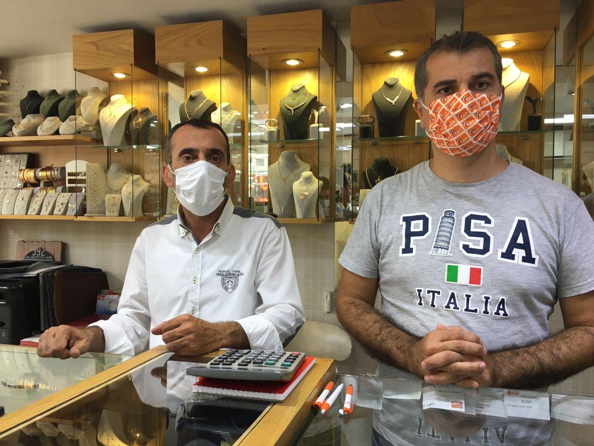 İzmir’de kuyumcuda hırsızlık kamerada