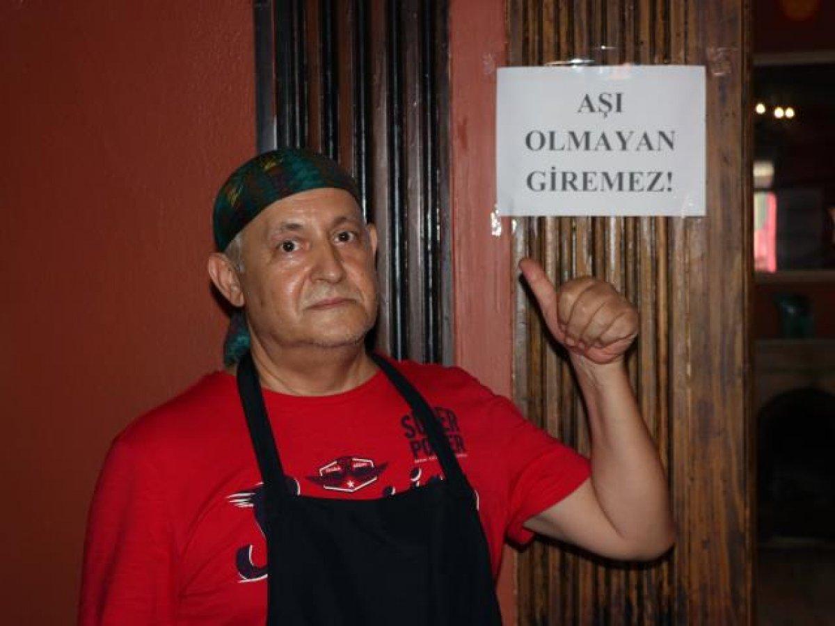 İzmir'de esnaftan müşterilerine aşı şartı