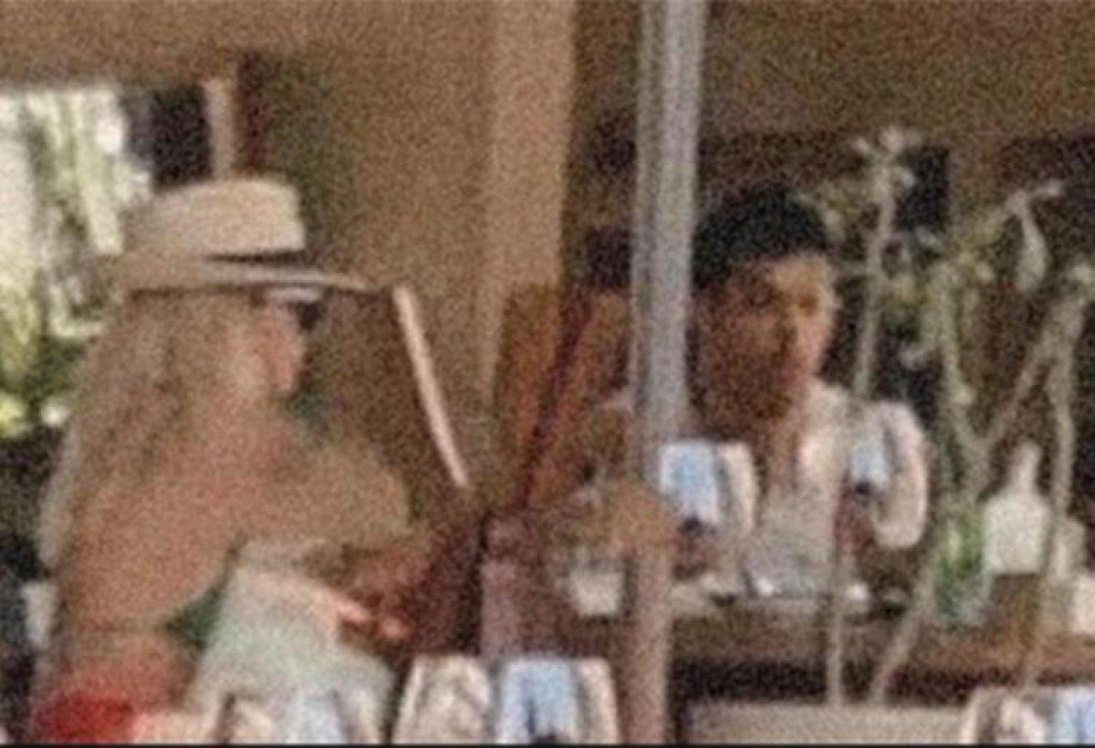 Hadise ile Mehmet Dinçerler tatilde görüntülendi