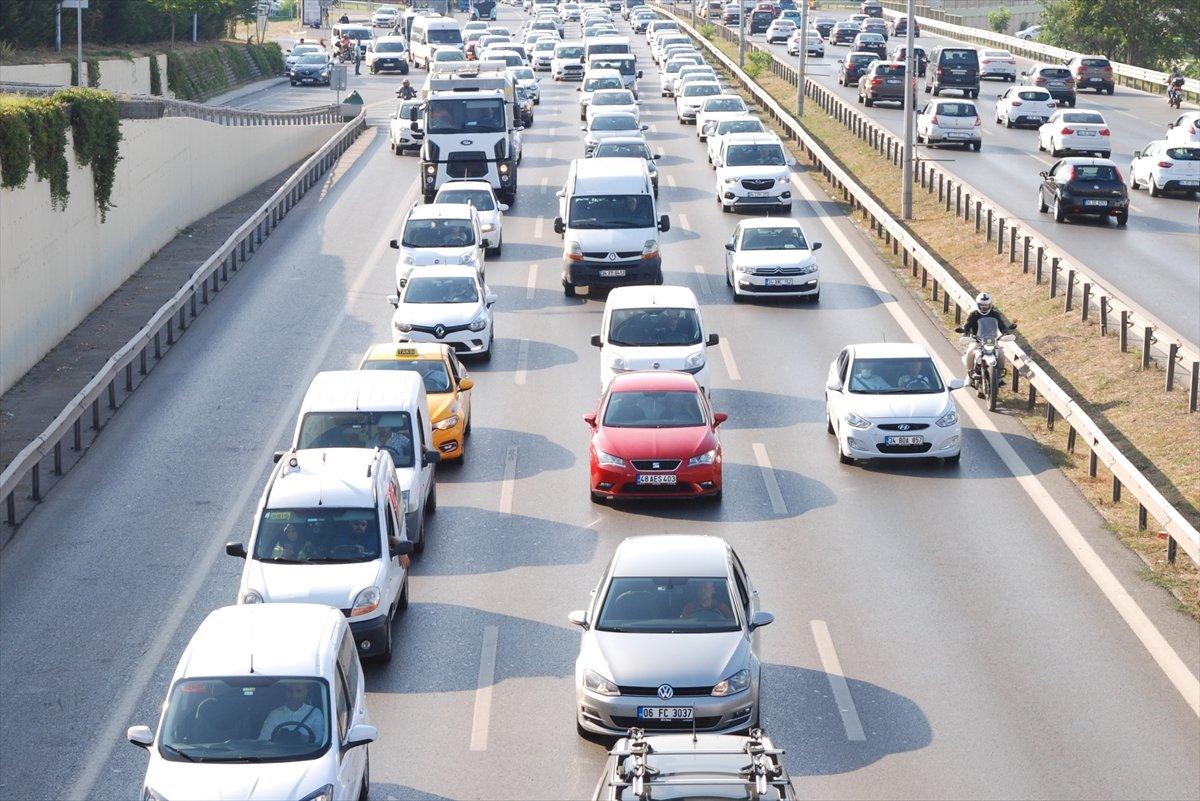 Bayram sonrası İstanbul trafiği yeniden yoğunlaşıyor