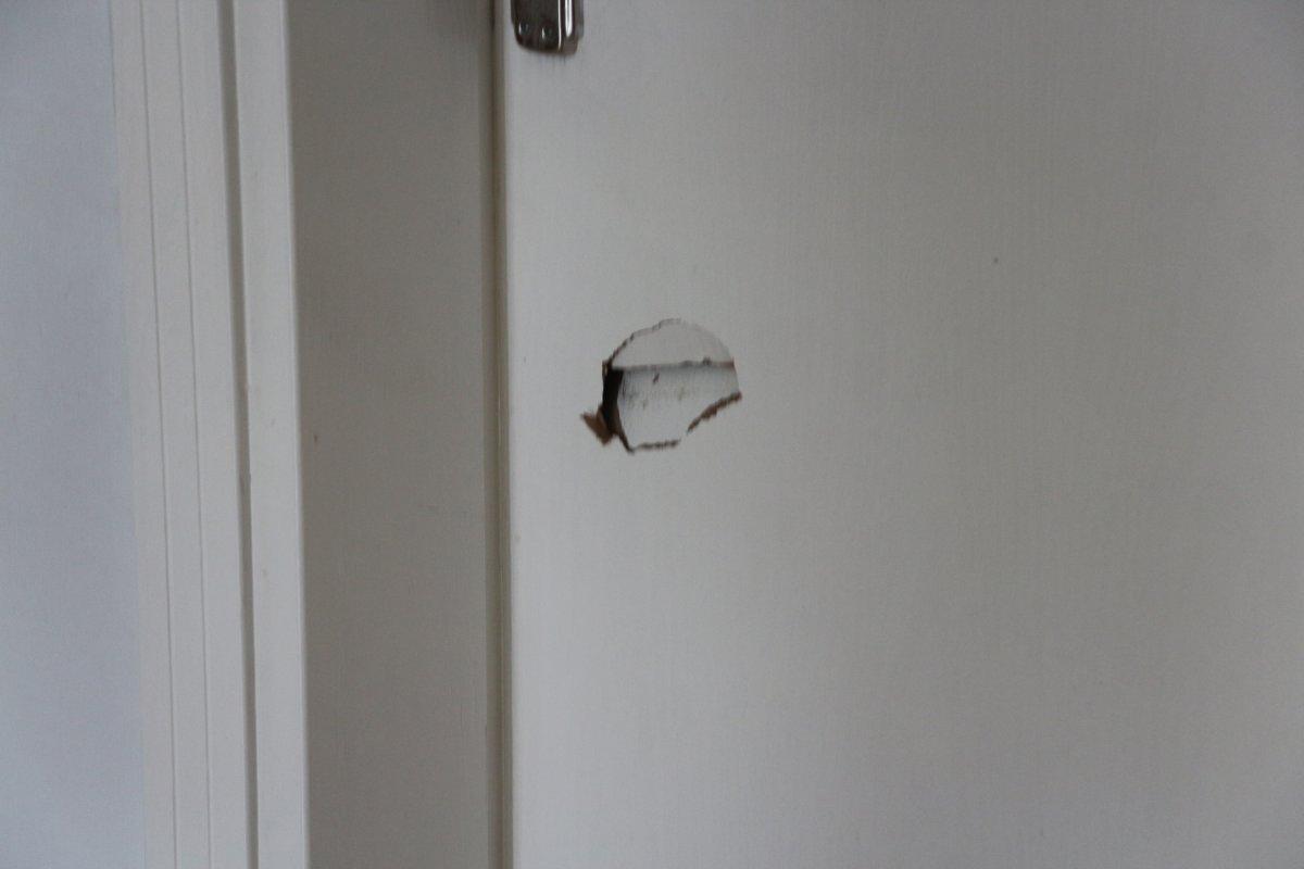 Tokat'ta sırasını beklemesini söyleyen doktora 'çivili tahta'yla saldırdı