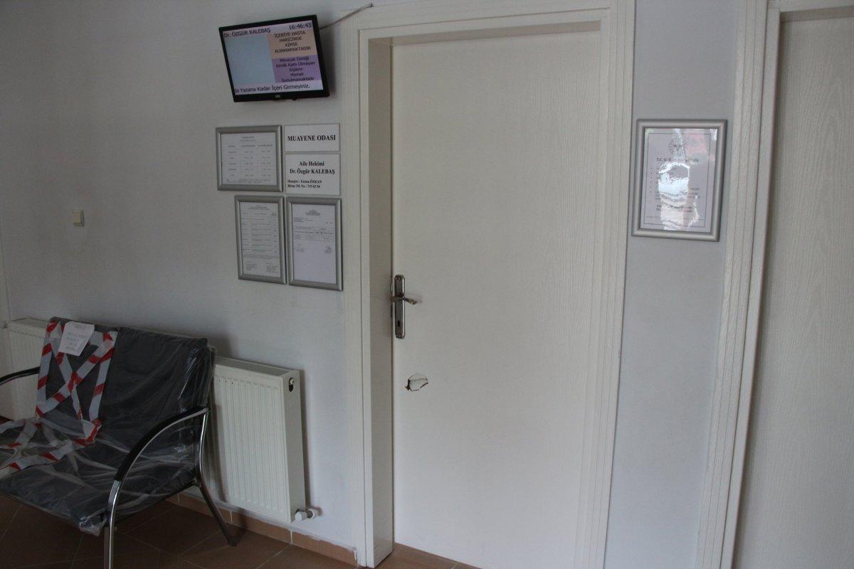 Tokat'ta sırasını beklemesini söyleyen doktora 'çivili tahta'yla saldırdı