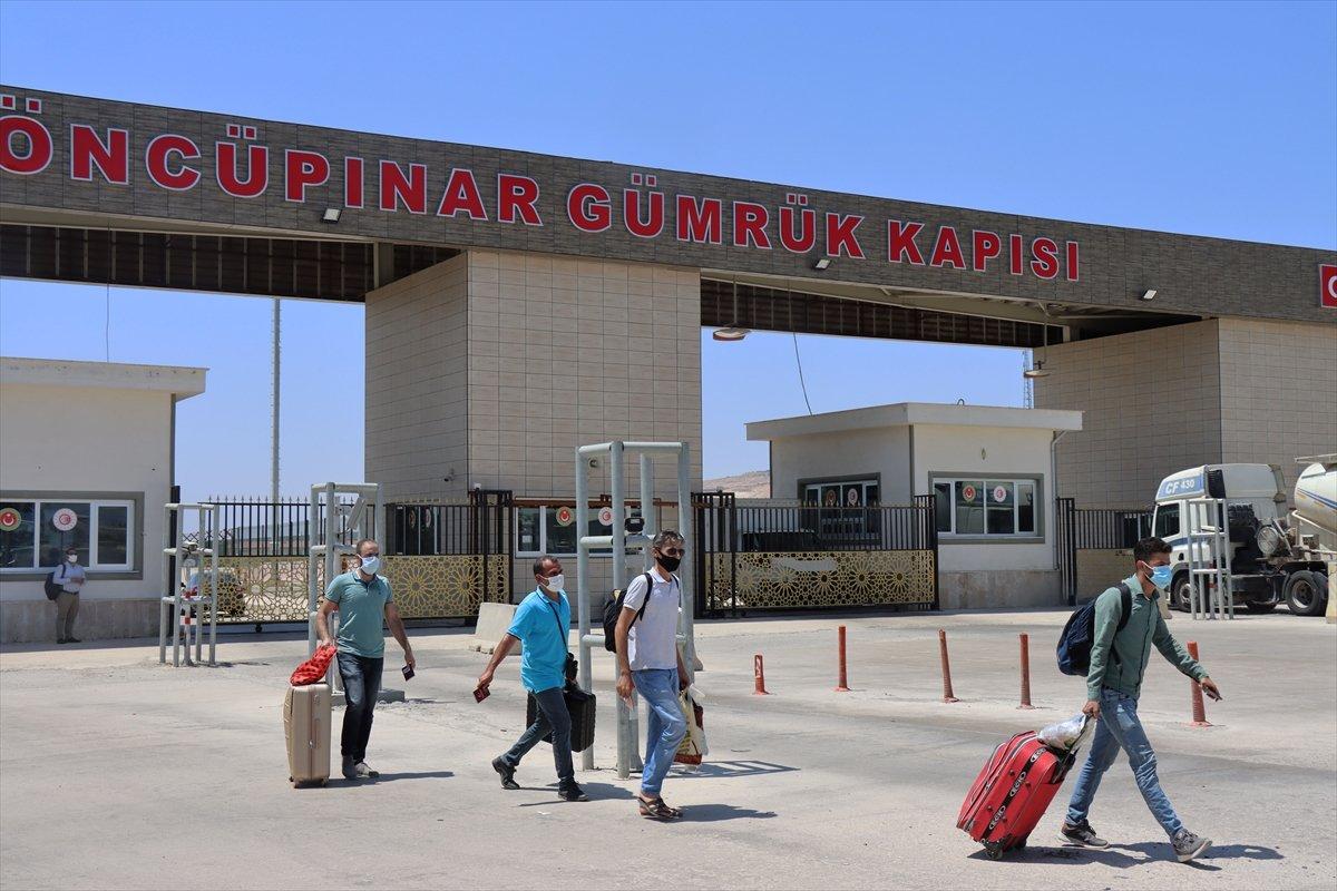 Suriyelilerin bayram sonrası Türkiye dönüşleri başladı