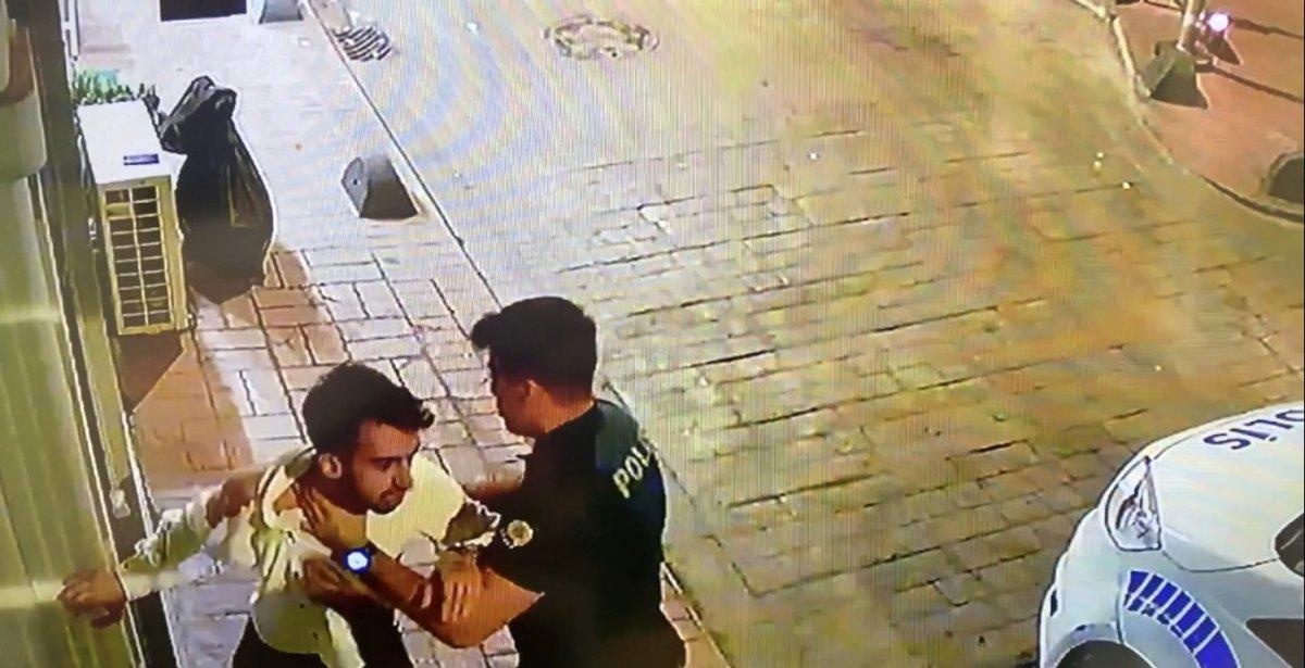 Şarkıcı Çağatay Akman eski sevgilisinin kapısına dayanıp darbetti