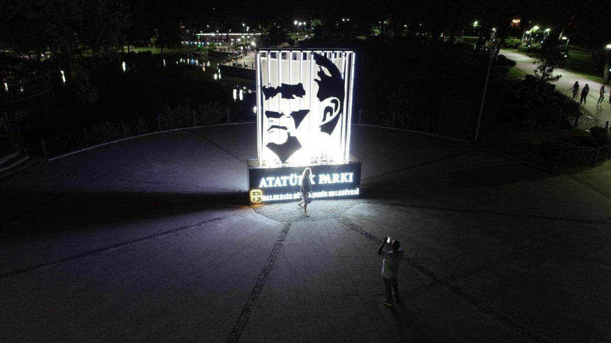 Balıkesir parkına Atatürk silüeti yapıldı