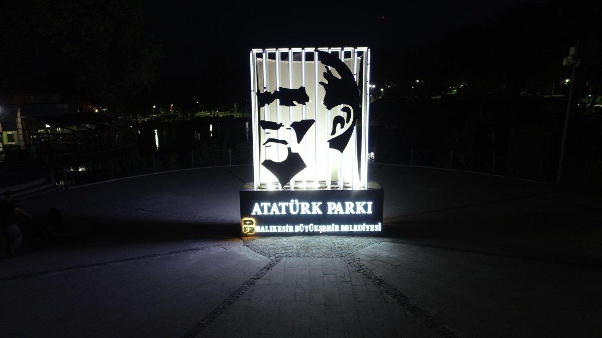 Balıkesir parkına Atatürk silüeti yapıldı