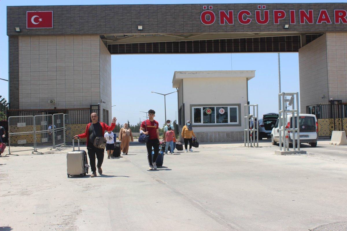 Suriyelilerin bayram sonrası Türkiye dönüşleri başladı