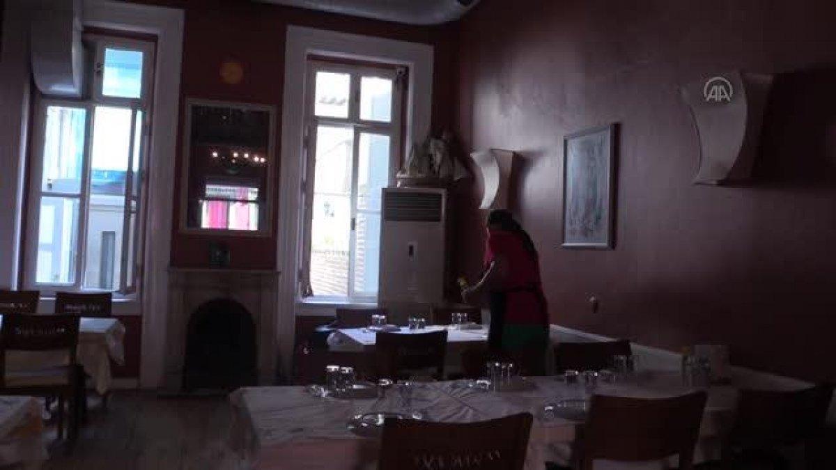 İzmir'de esnaftan müşterilerine aşı şartı