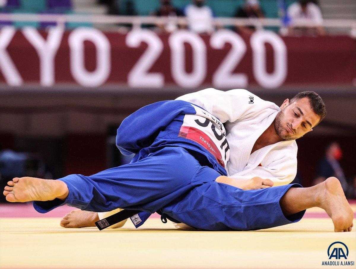Bilal Çiloğlu Tokyo'da ippon ile son 16'ya kaldı