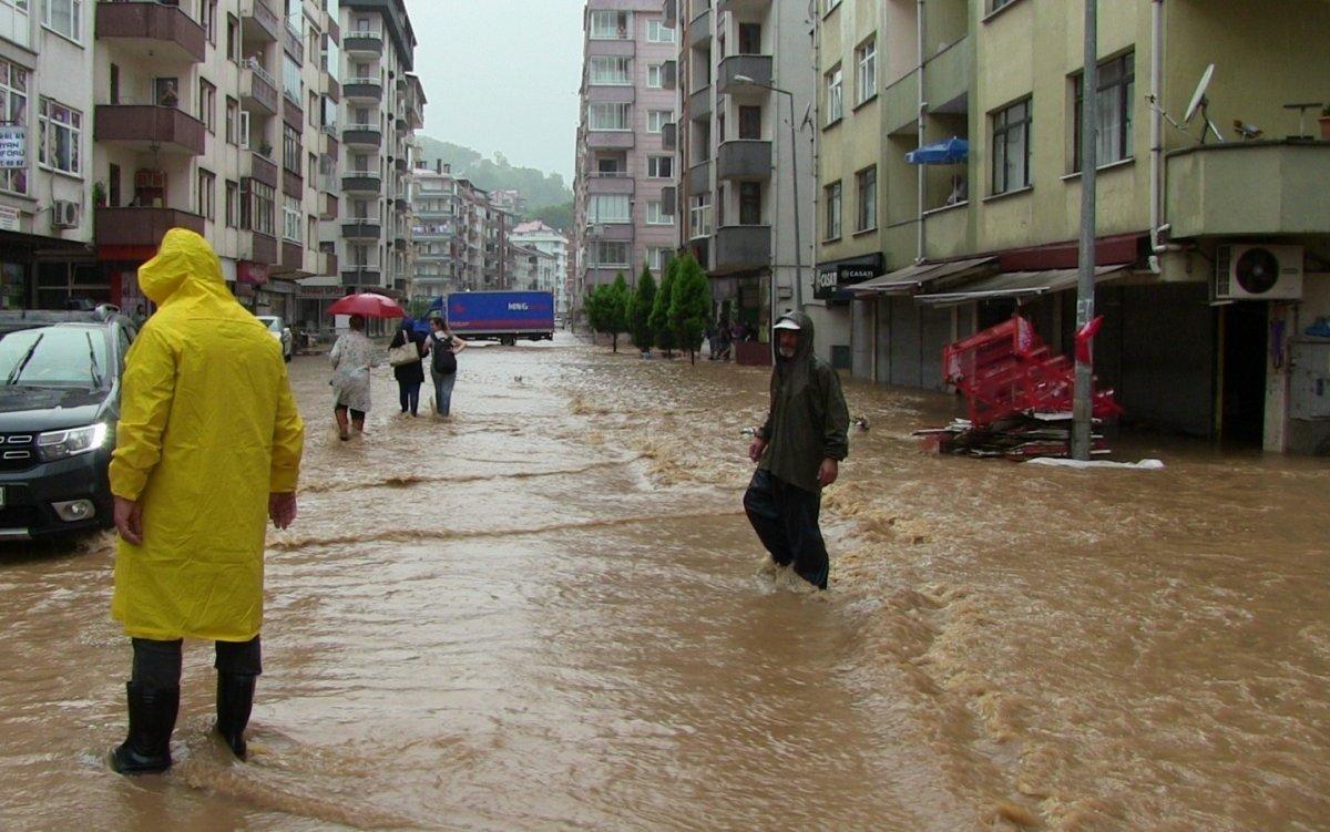 Artvin'de sokaklar yine göle döndü