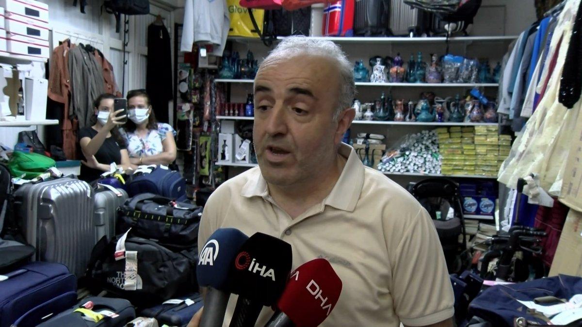 Havalimanında unutulan eşyalar satışta