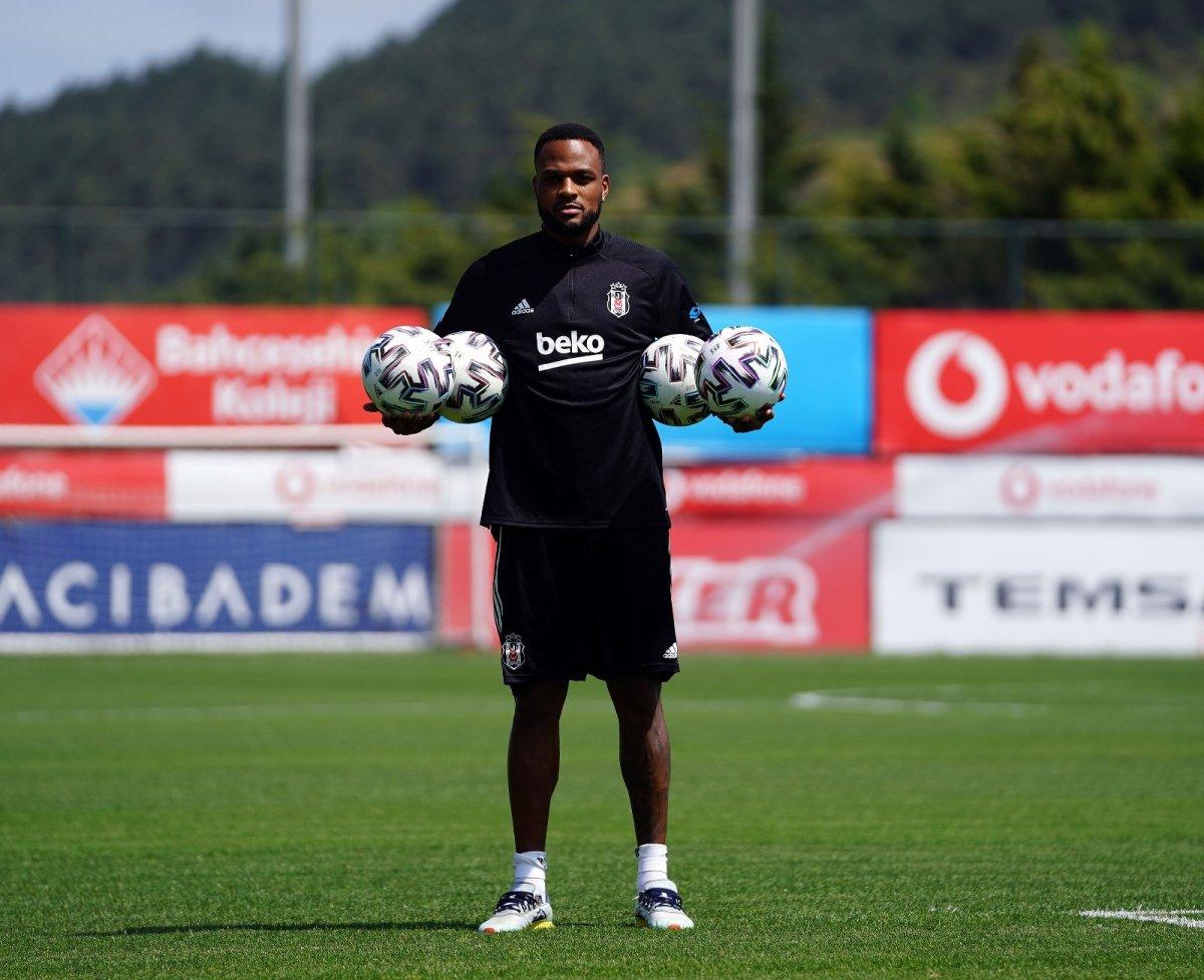 Cyle Larin satış listesinde