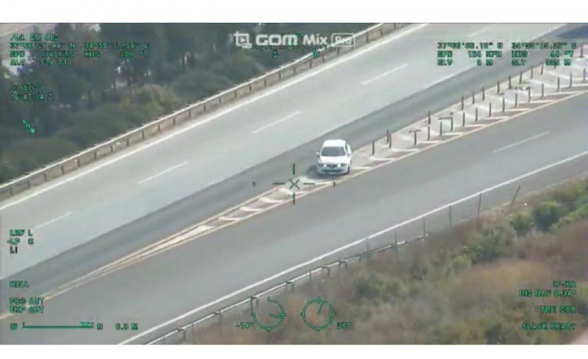 Adana’da ters şeritten ilerleyen 2 araç helikopterle takip edildi