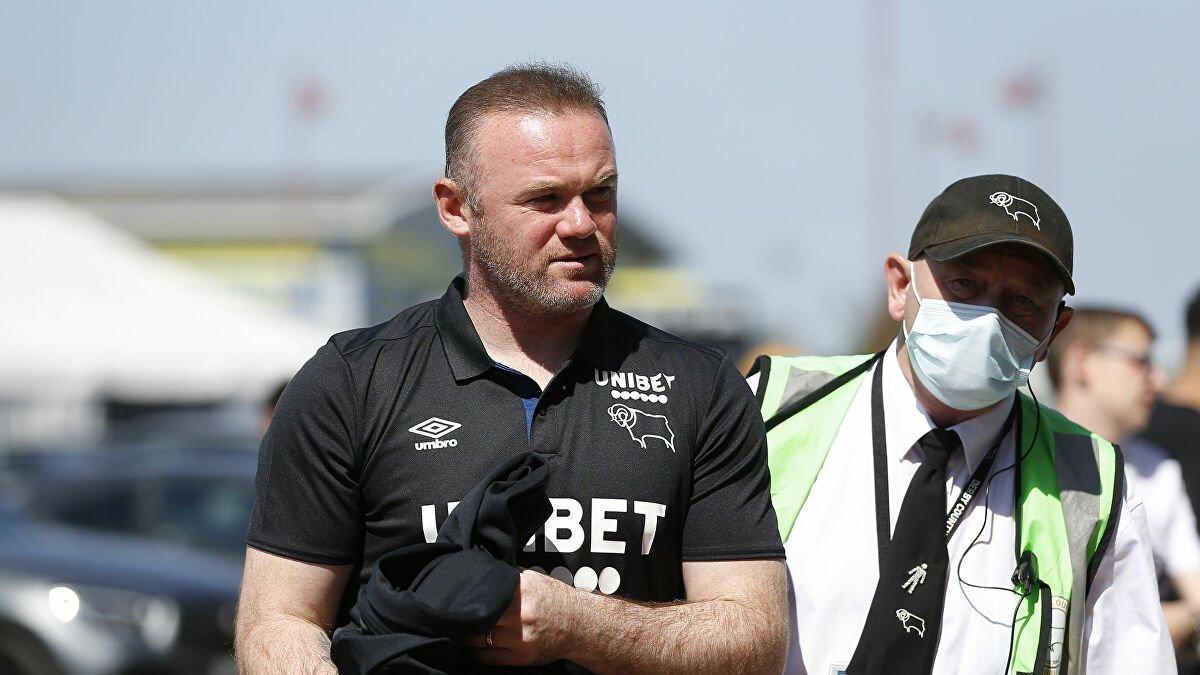 Wayne Rooney antrenmanda futbolcusunu sakatladı