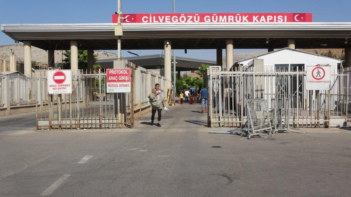 Bayram sonrası Suriyeliler, sınır kapılarından Türkiye'ye dönüyor