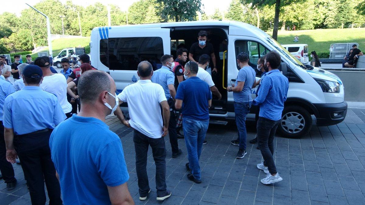 Gezi Parkı’nda zabıta ile seyyar satıcılar arasında taşlı, sopalı kavga