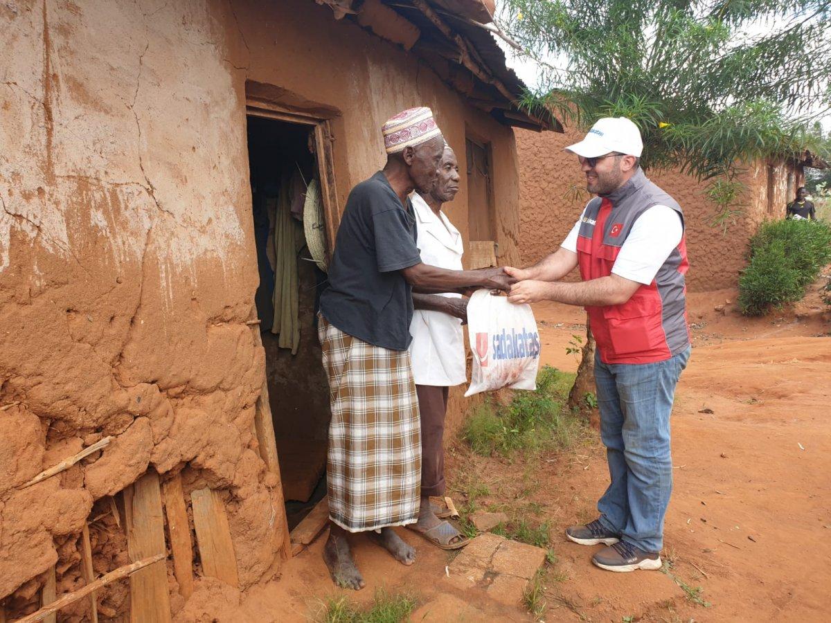 Sadakataşı bayram sevincini 33 ülkede yaşattı