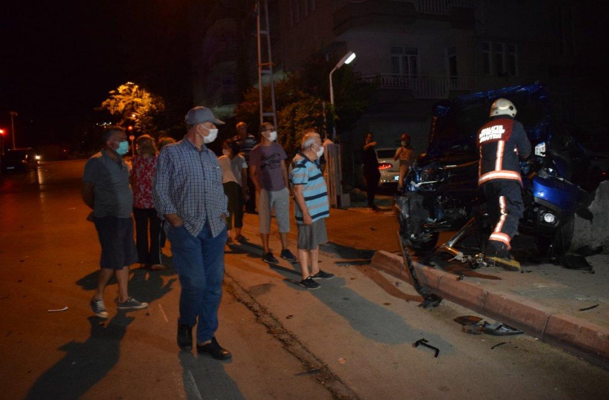 Malatya'da freni boşalan tır, fırına girdi