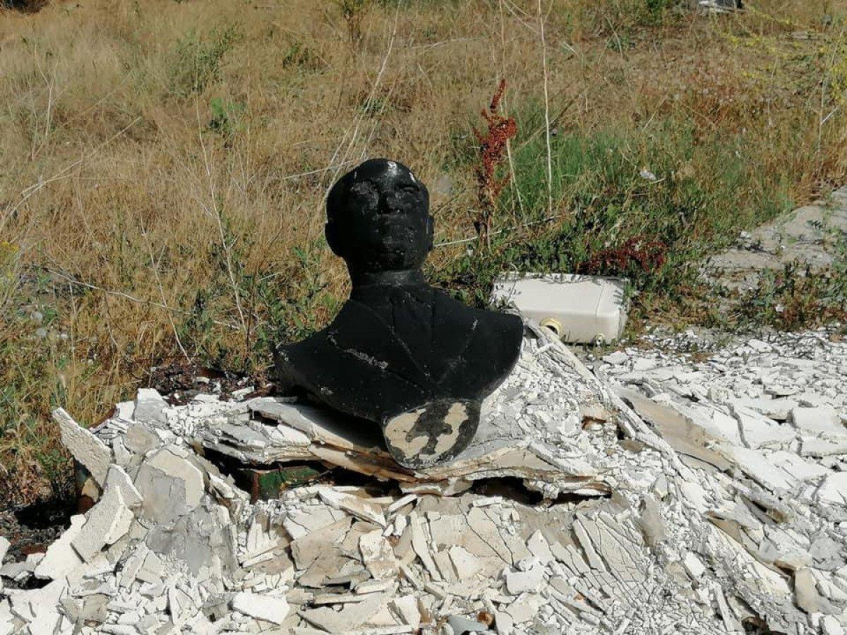 Afyonkarahisar’da Atatürk büstünün bahçeye atılmasına inceleme