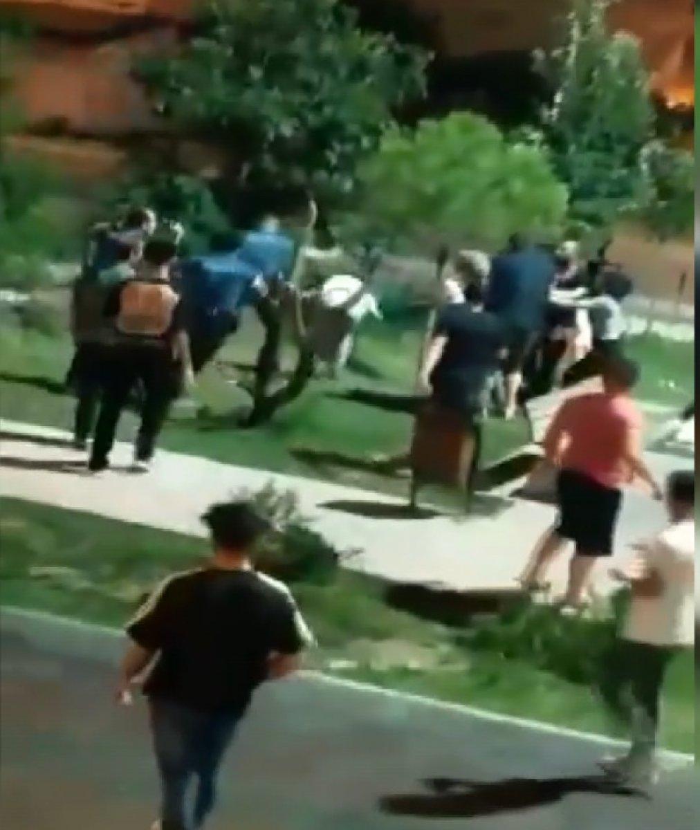 Arnavutköy’de çocukların kavgası aileleri birbirine düşürdü