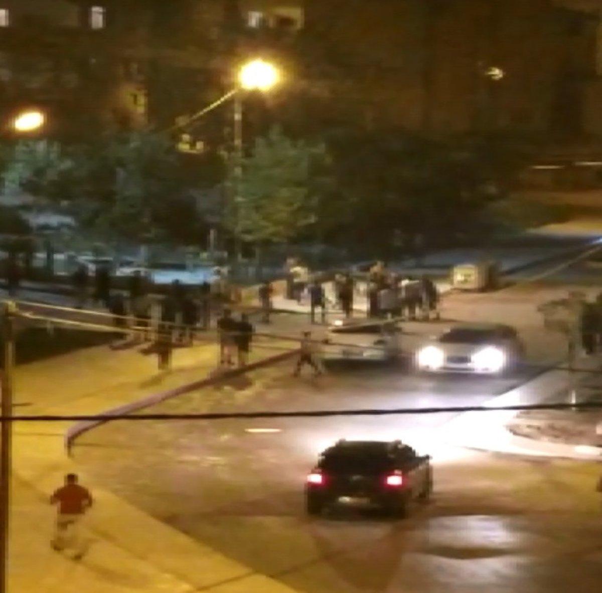 Arnavutköy’de çocukların kavgası aileleri birbirine düşürdü