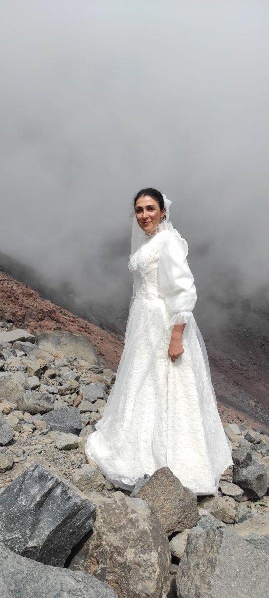 Farkındalık yaratmak için Ağrı Dağı ile evlendi