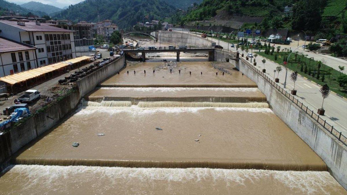 Rize'de 112 hane tahliye edildi