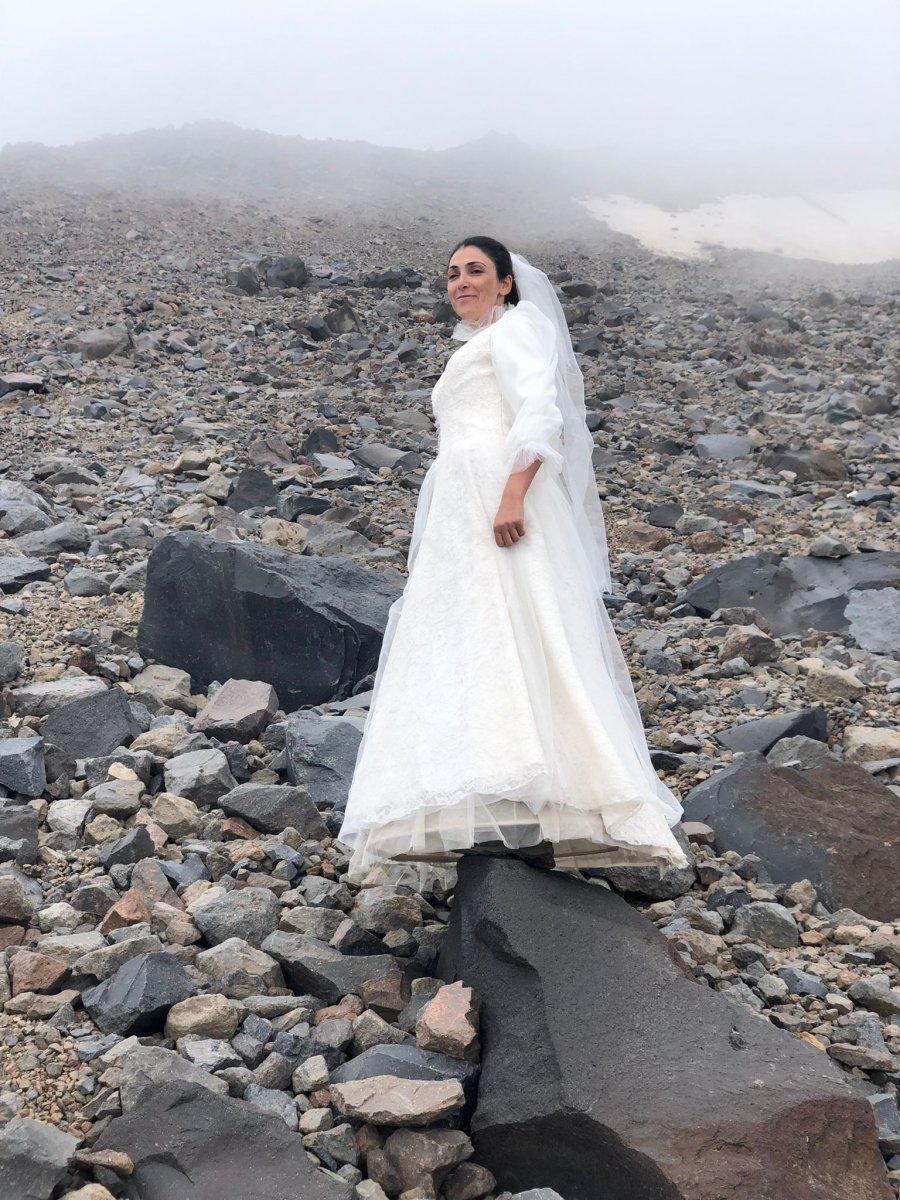 Farkındalık yaratmak için Ağrı Dağı ile evlendi