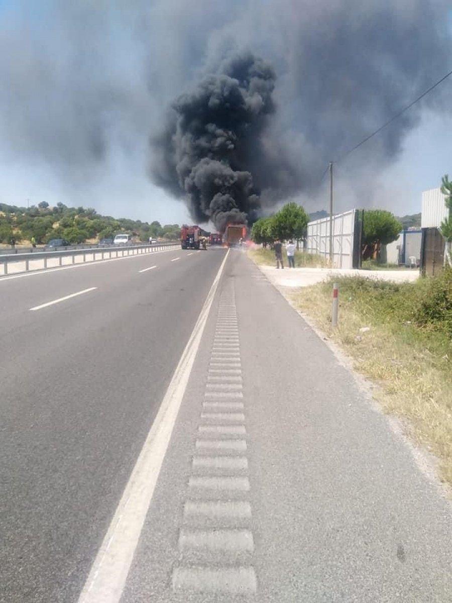 İzmir’de tırda başlayan yangın makilik alana sıçradı