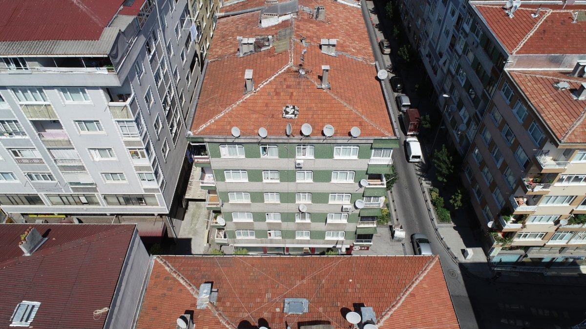 Güngören’de çatlak oluşan balkona demir direkli önlem