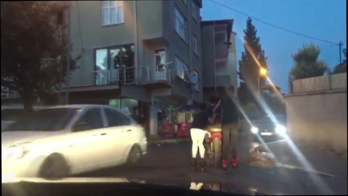 Sultanbeyli'de patenli gençlerin motosikletle yolculuğu kamerada