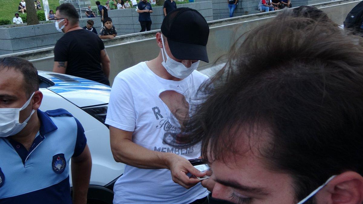 Gezi Parkı’nda zabıta ile seyyar satıcılar arasında taşlı, sopalı kavga