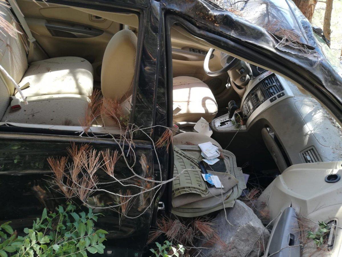 Hatay’da virajı alamayan sürücü uçurumdan düştü