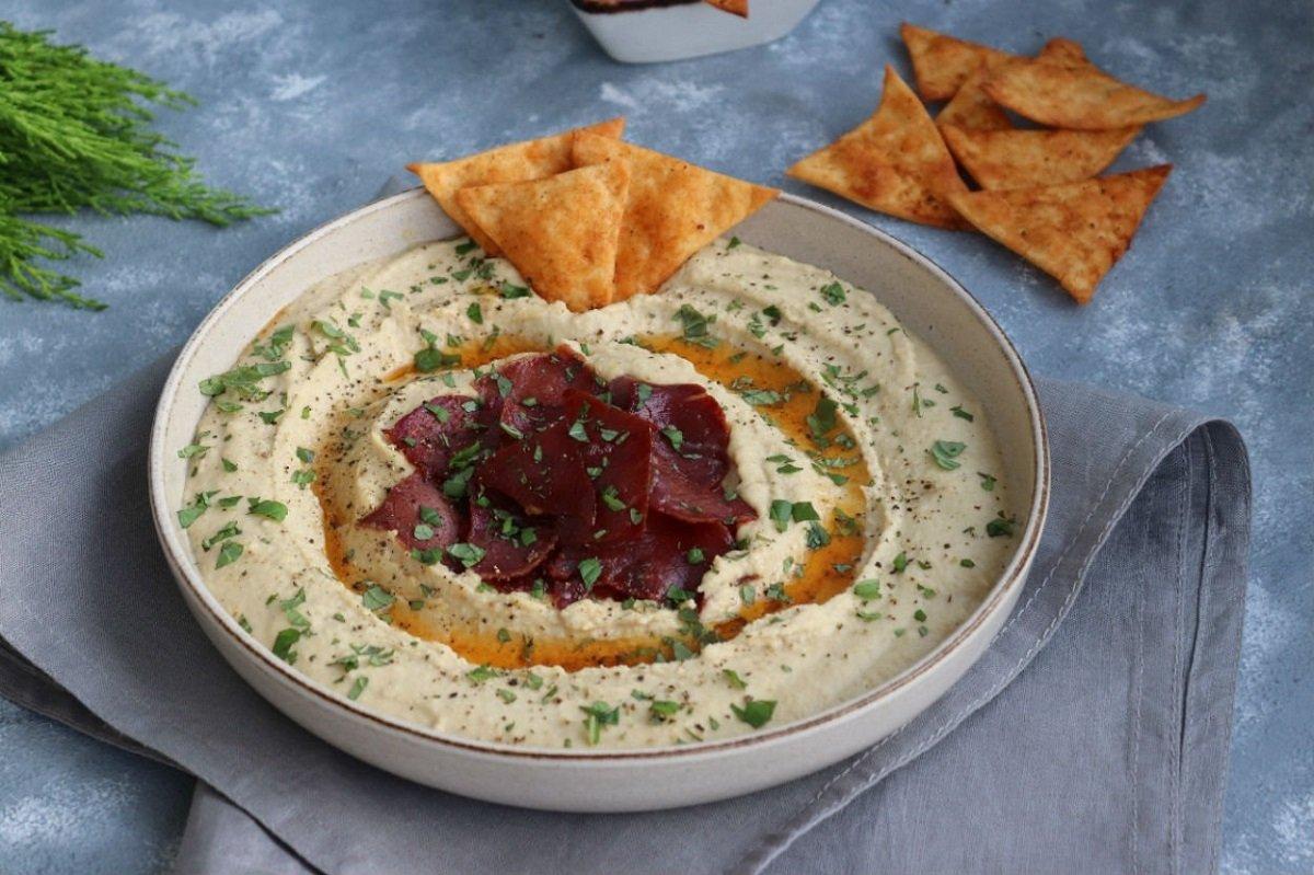 MasterChef menüsünden: Damakta iz bırakan pastırmalı humus tarifi