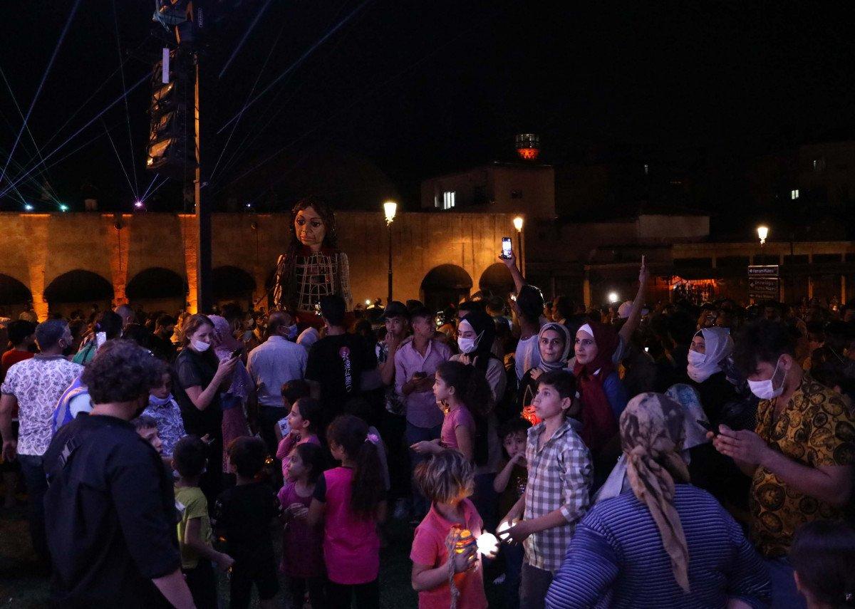 Kukla Amal İngiltere yolculuğuna Gaziantep'te başladı