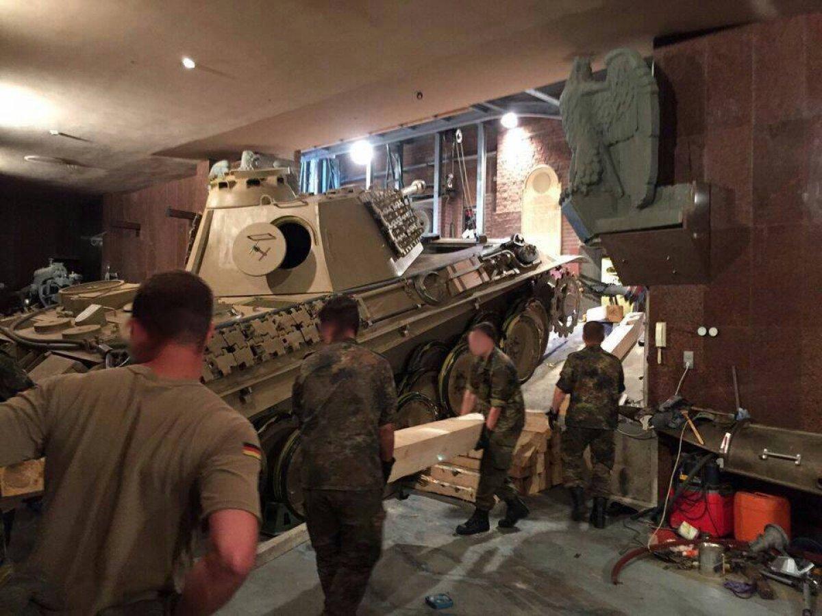 Almanya'da bodrumunda 2. Dünya Savaşı'ndaki tankı sakladı