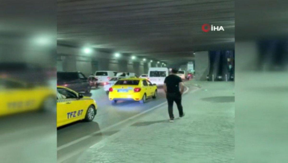 Esenyurt'ta asker eğlencesinde halay çekip havaya ateş ettiler